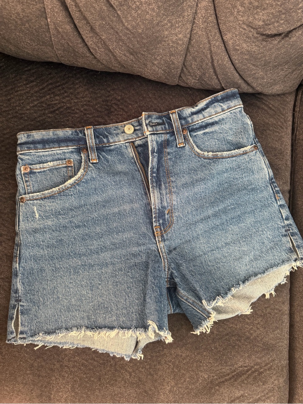 Abercrombie High-Rise Frayed Hem Denim Shorts - size 27/4 mom short high rise